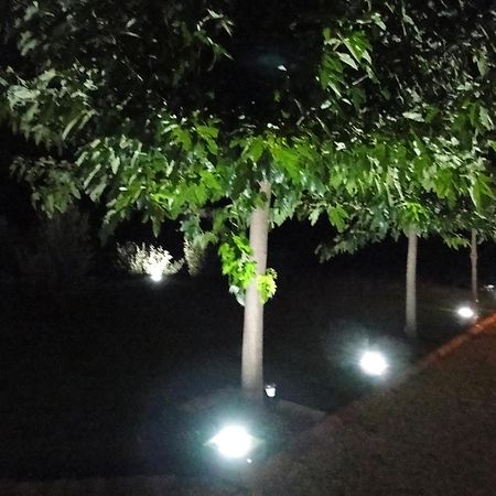 Les Hotes De La Combe Mouis Creissan Dış mekan fotoğraf